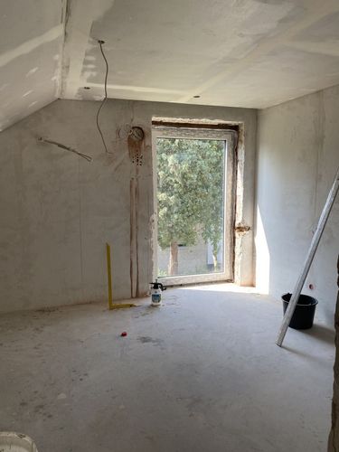 Rigipswände und Deckenverkleidung